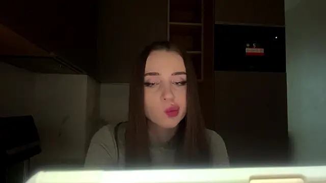 Dianaluves1 - Biggest shy smile + air kiss 😘