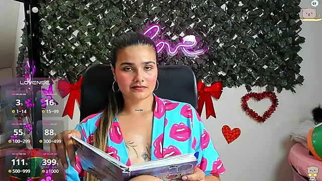 DestinyHills Adlı Modelin Canlı XXX Sohbeti