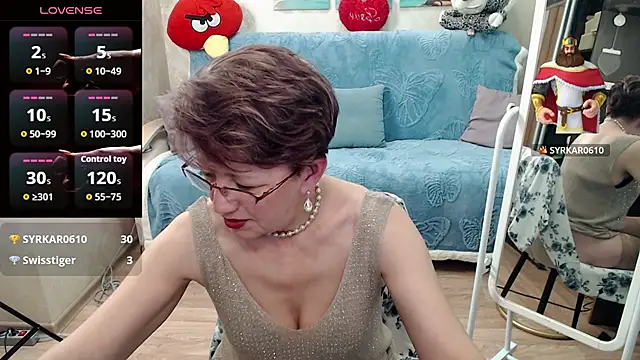 Hot_woman04 - dildo in the bra