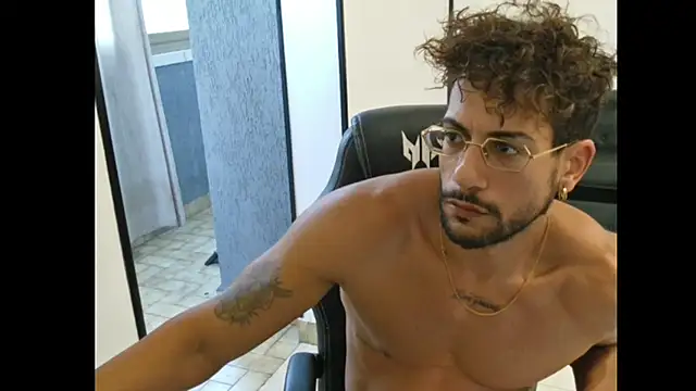 ItalianShadow Chat XXX live