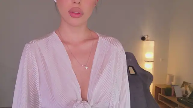 tinapien Live XXX chat