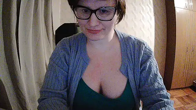 Jolinaha élő XXX-chatje