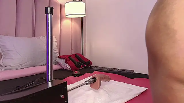 HallyBans' Live XXX Chat