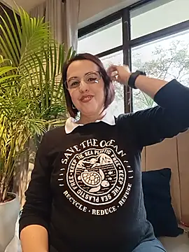 IsisBlake - striptease + naked + masturbation
