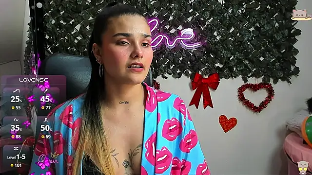DestinyHills' Live XXX Chat