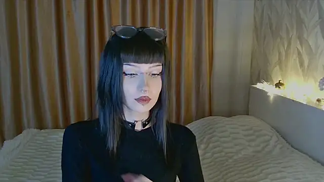 Nicole1sHere Adlı Modelin Canlı XXX Sohbeti