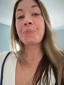 MiraKisss' Live XXX Chat