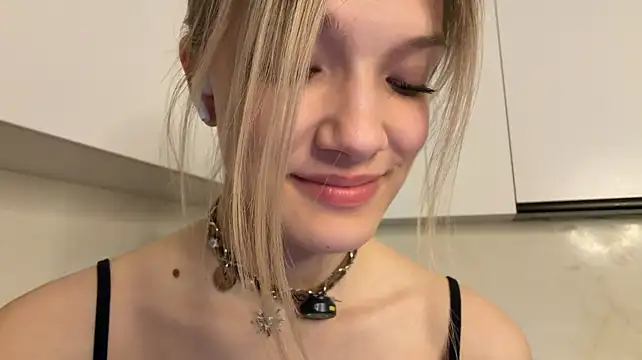 Carolini_i Adlı Modelin Canlı XXX Sohbeti