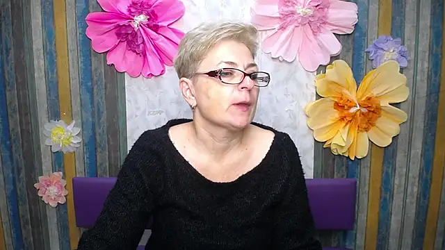 EmiliaGree Chat XXX live