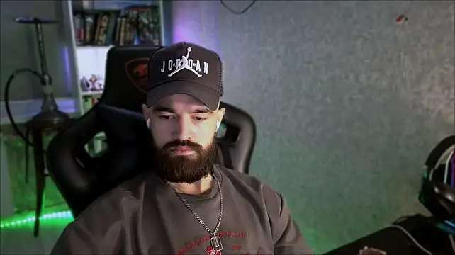 XXX chat uživo modela _Serious_Man