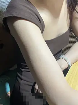 XXX chat uživo modela Mina048