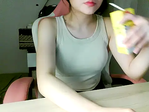 Lucienguyen - 🌷• show boobs(khoe ngực)