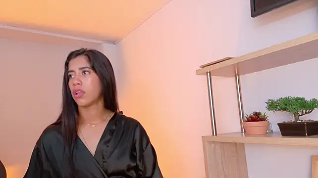 EmmiShery Adlı Modelin Canlı XXX Sohbeti