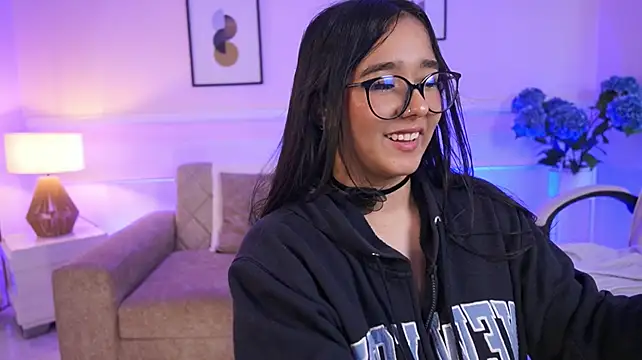 צ'אט XXX בשידור חי של VioletJoness_