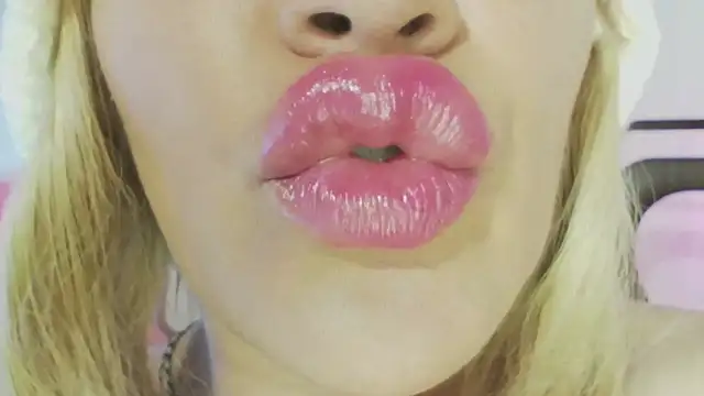karol_stomのライブXXXチャット