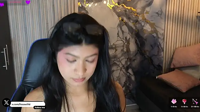 LissaWiild - 🦶 Foot Arch Tease (Soles Close-Up)