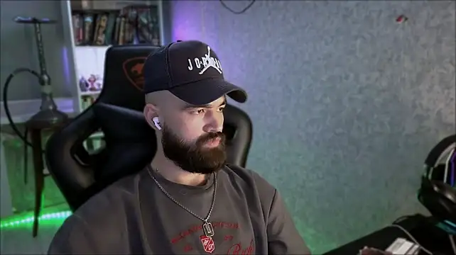 XXX chat uživo modela _Serious_Man