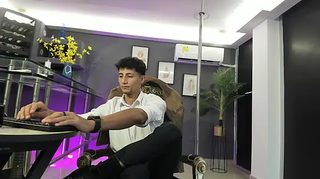 XXX chat uživo modela MaxiimoRomano_