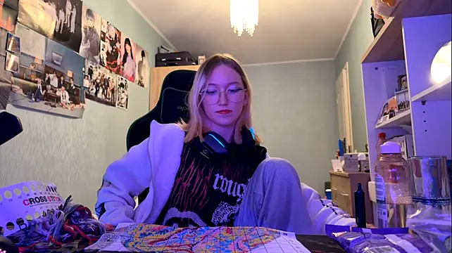 SoniaKotts - stick out one's tongue