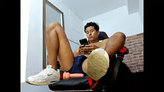 XXX chat uživo modela WIZARD-ALESSANDRO