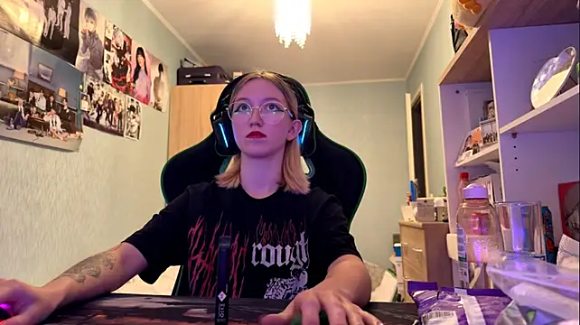 SoniaKotts - massage the neck