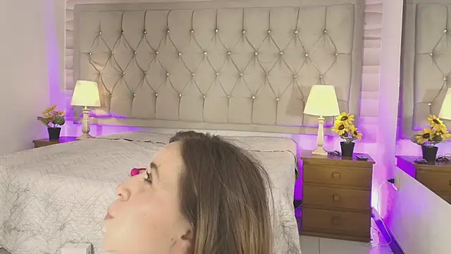 Emely_CaroFg's Live XXX Chat