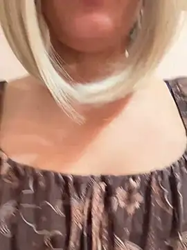 LunaFoxs – Naživo XXX chat