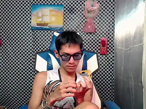 riks_tyler's Live XXX Chat