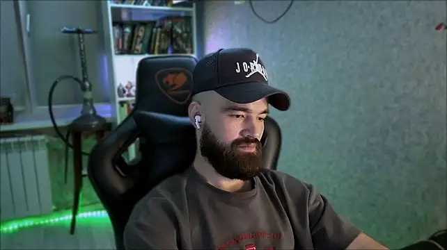 צ'אט XXX בשידור חי של _Serious_Man