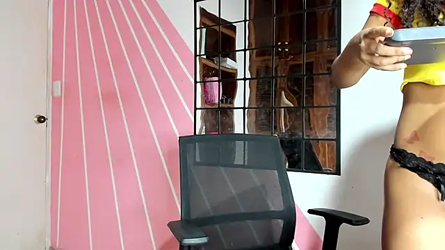 Tyra_pettite - SQUIRT AND CUM