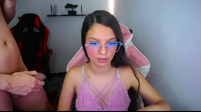 צ'אט XXX בשידור חי של Jessiand_boy