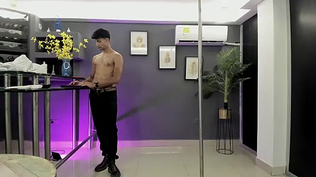 Živý XXX chat MaxiimoRomano_