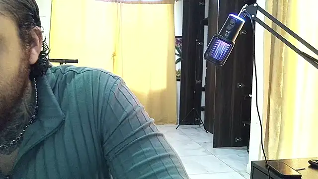 aronmiller404 live XXX chat
