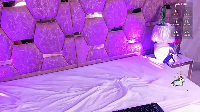 PeachMonroe live XXX chat