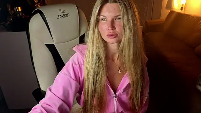 AngelMiaM élő XXX-chatje