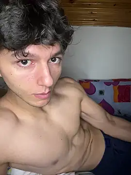 crazyboyy3: онлайн-секс-чат