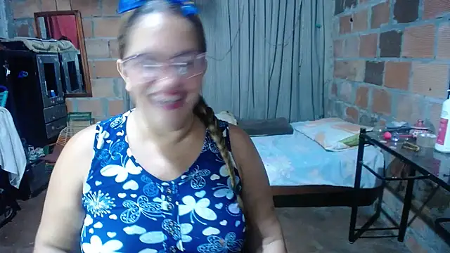 MOTHER_AND_SON09 Chat XXX in diretta