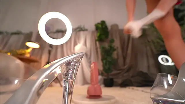 Innocenthish - DIldo ride on heels