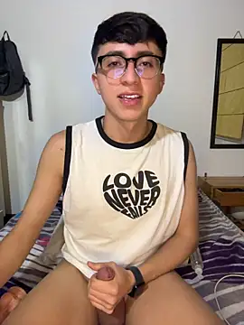 צ'אט XXX בשידור חי של CamiRojas_boy