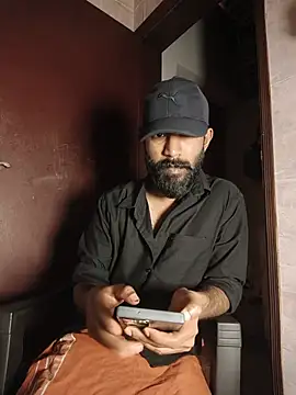 MalluBeard Adlı Modelin Canlı XXX Sohbeti