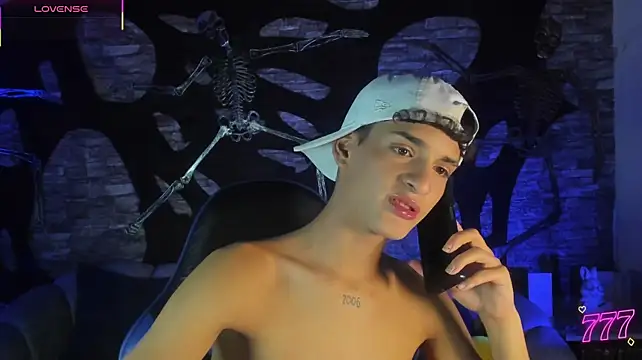 stevensantana1 Adlı Modelin Canlı XXX Sohbeti