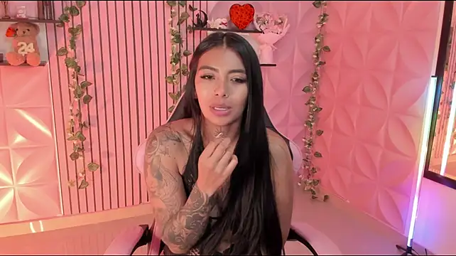 XXX chat uživo modela NattGomez