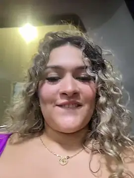 Sara_smiiith211 - The waiter rates my tits