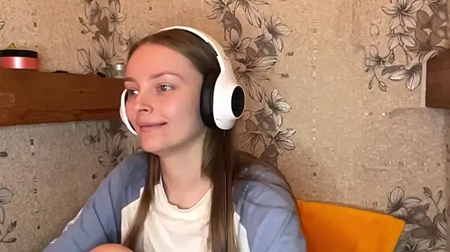 EmyMiu - Squeeze cheeks