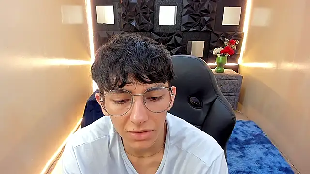 ElanGiraldo Adlı Modelin Canlı XXX Sohbeti