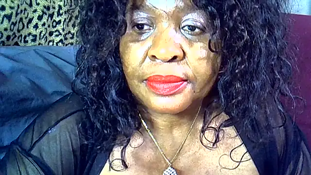 Ebony_Cougar Adlı Modelin Canlı XXX Sohbeti