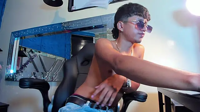 Mr_Dylan1 Live XXX-Chat