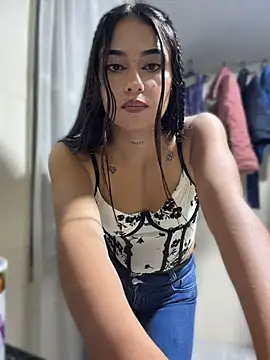 Chat +18 de LilacNoir ao vivo