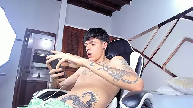 Tommy_valverde's Live XXX Chat