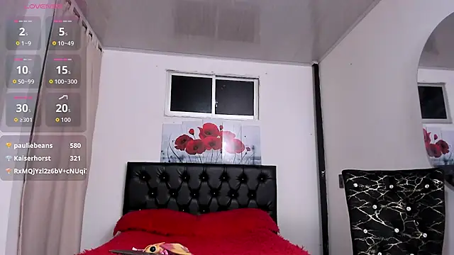 pinky_f00x's Live XXX Chat